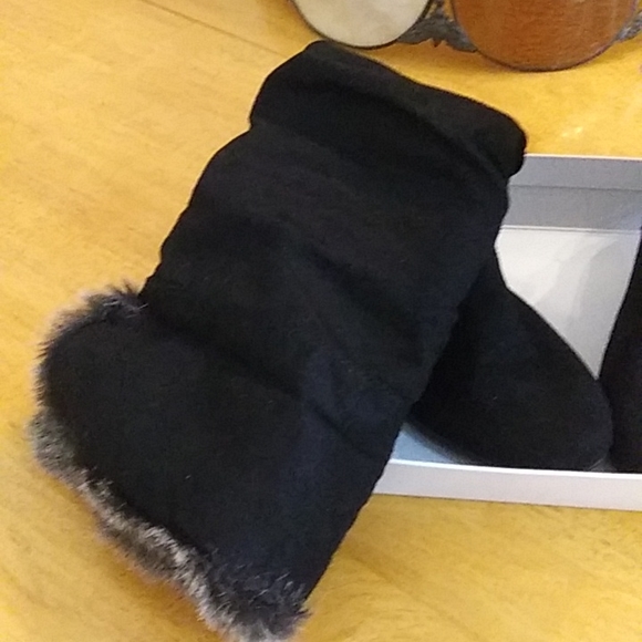 Faux black suede faux fur snow boots 7 1/2 woman's shoe - Picture 6 of 13